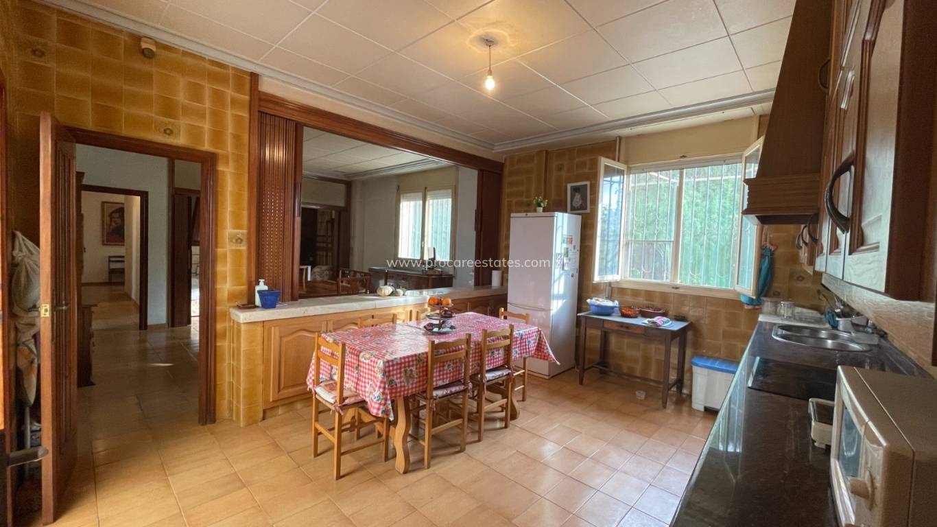 Resale - Villa - Elche