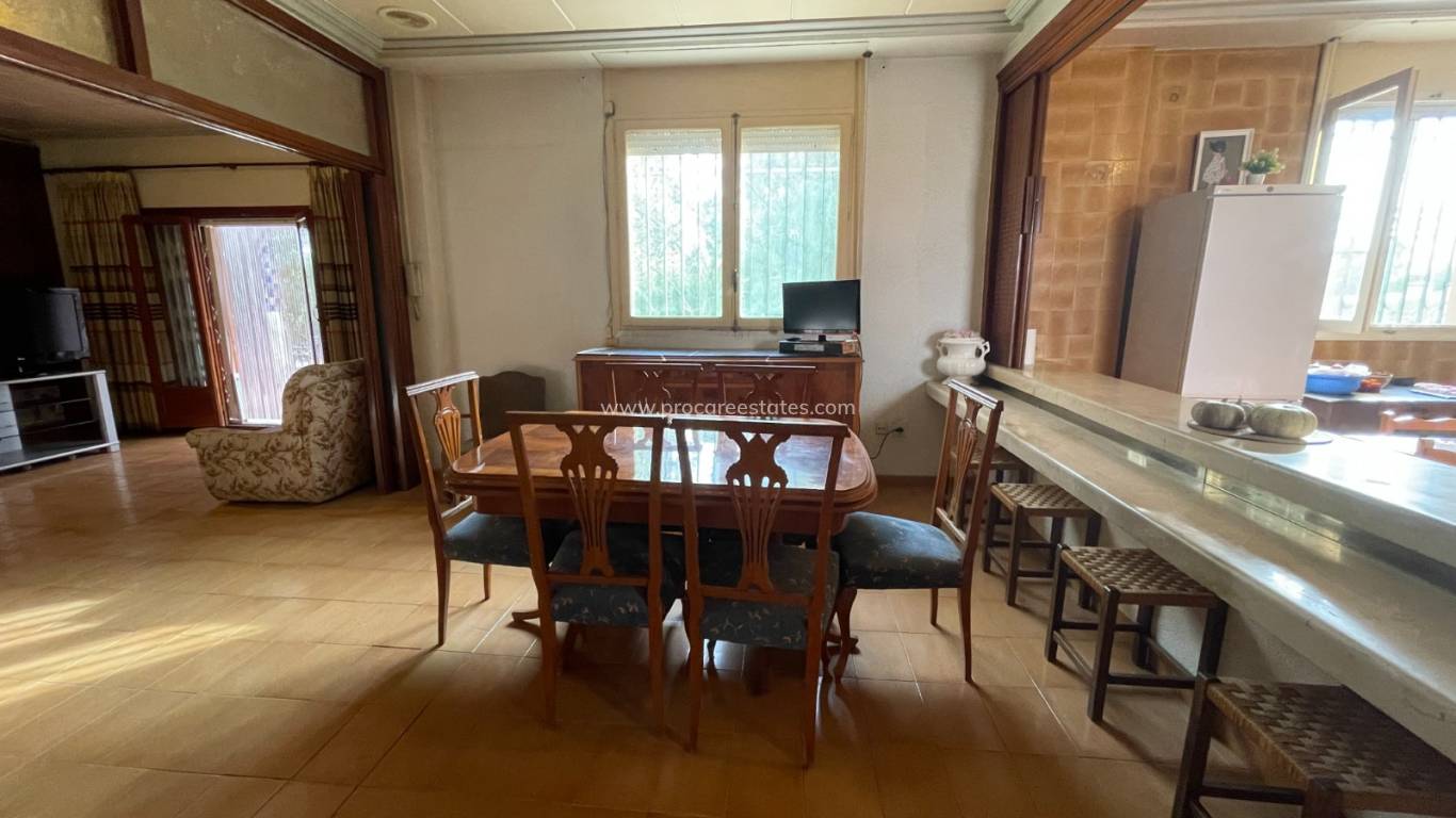 Resale - Villa - Elche