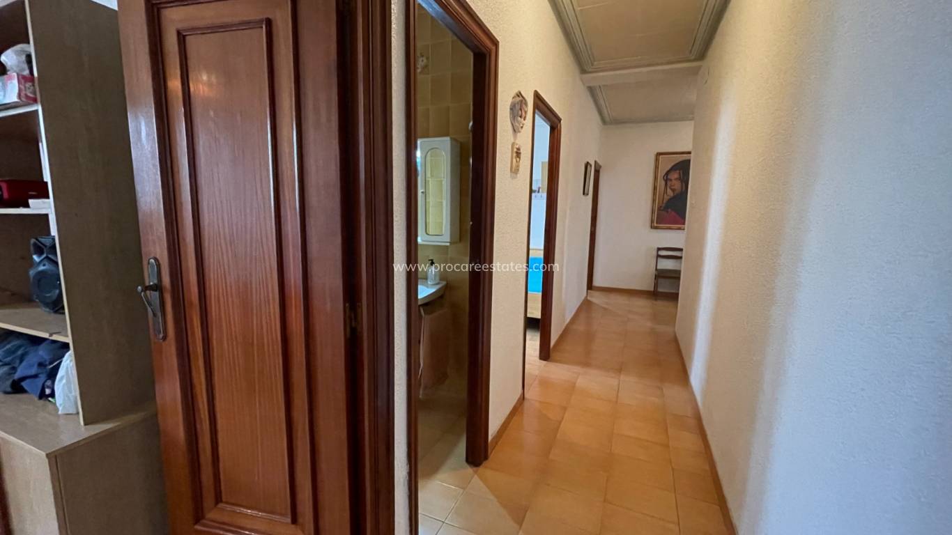 Resale - Villa - Elche