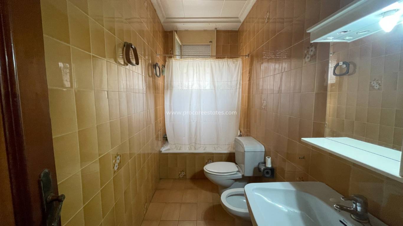 Resale - Villa - Elche