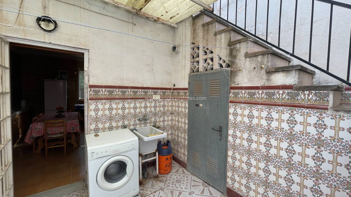 Resale - Villa - Elche