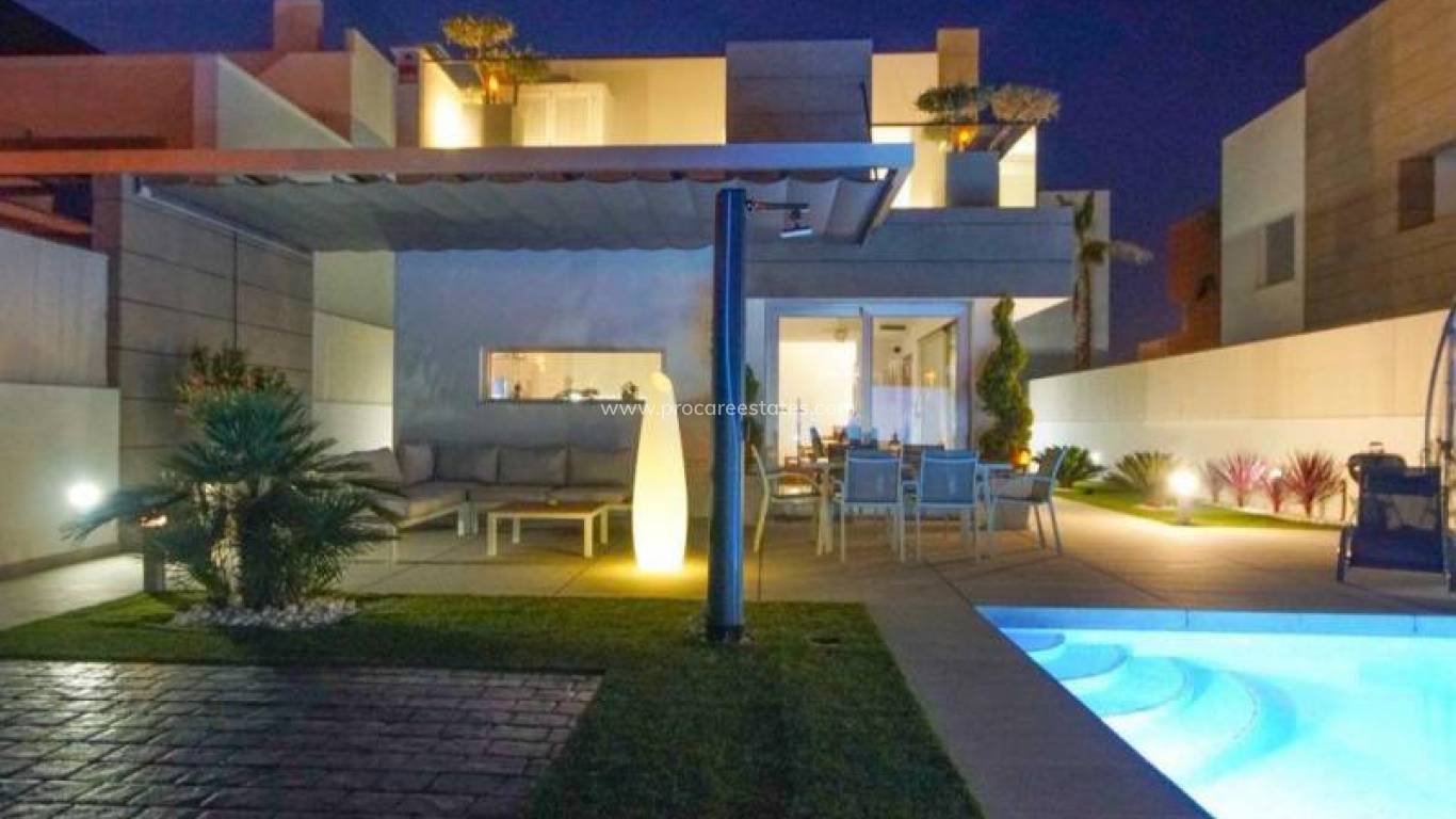 Resale - Villa - Guardamar del Segura - raso