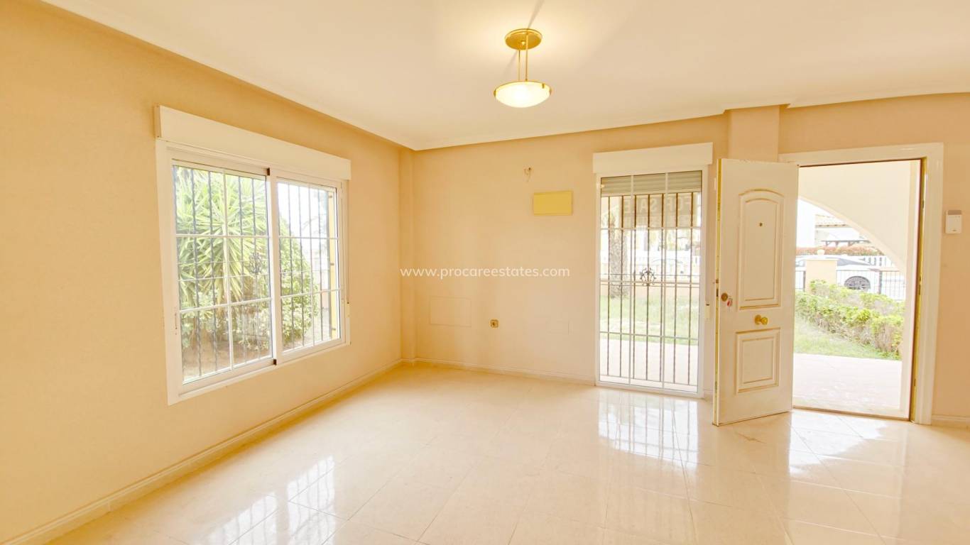 Resale - Villa - La Marina