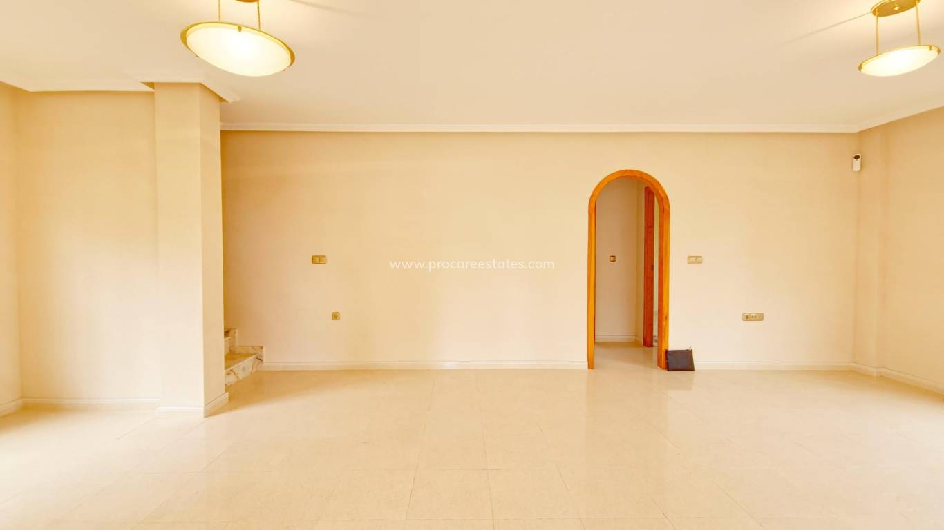 Resale - Villa - La Marina