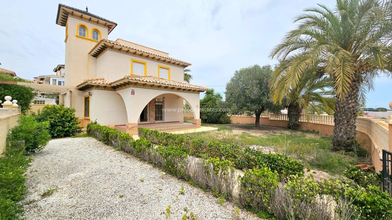 Resale - Villa - La Marina