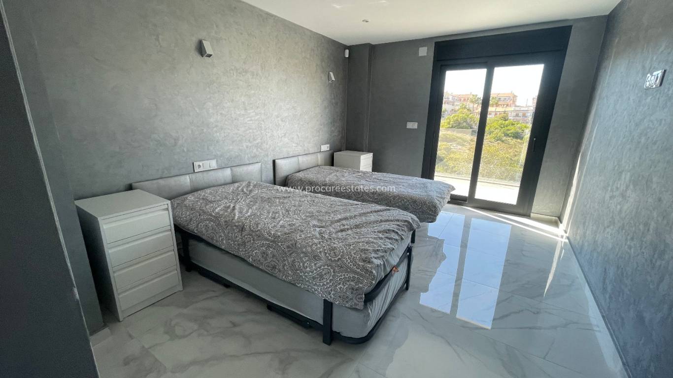 Resale - Villa - La Mata
