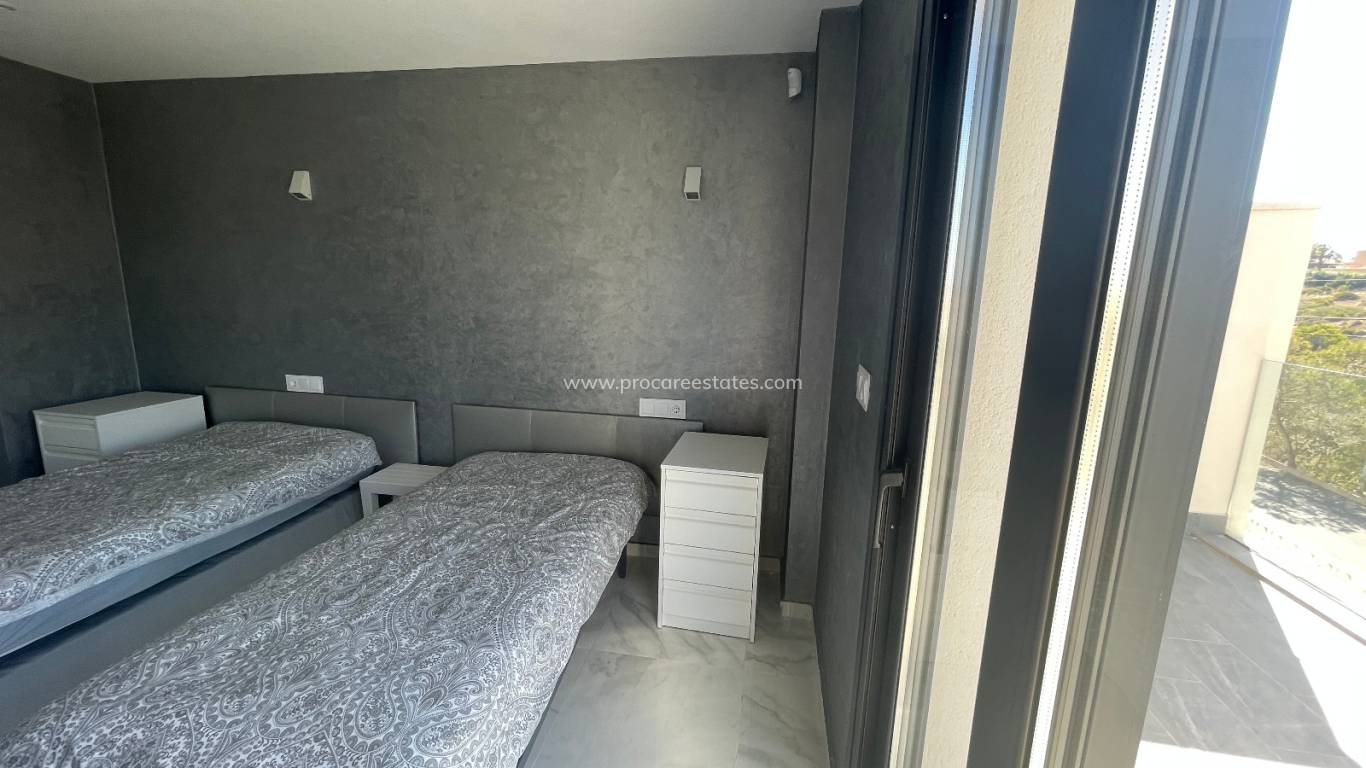 Resale - Villa - La Mata