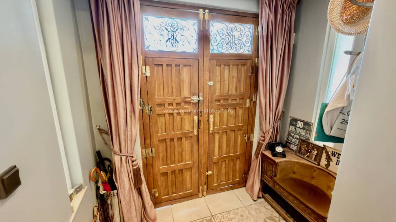 Resale - Villa - Las Heredades - Heredades