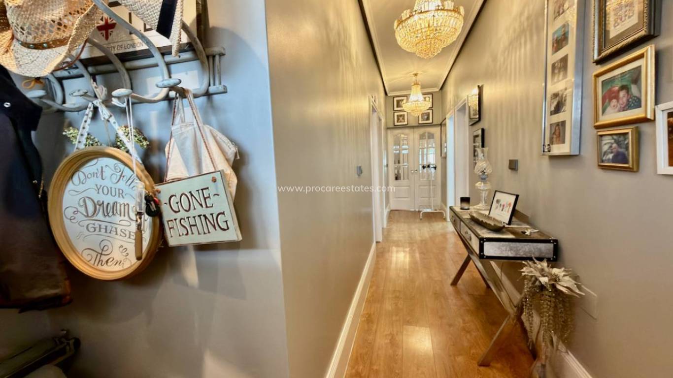 Resale - Villa - Las Heredades - Heredades