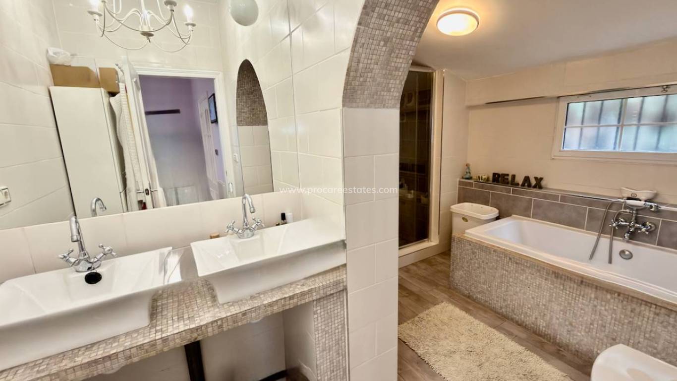 Resale - Villa - Las Heredades - Heredades