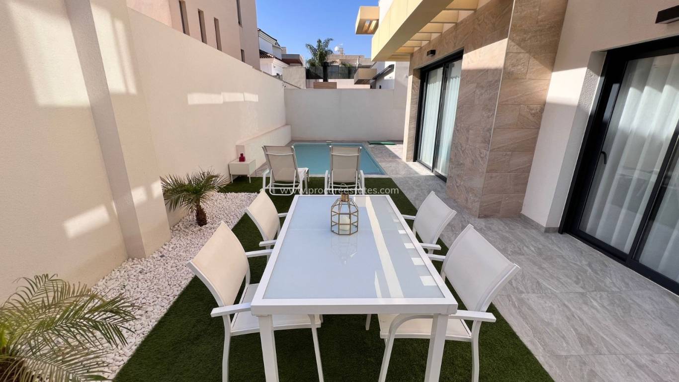 Resale - Villa - Los Montesinos - Los Montesinos - Urb. La Herrada