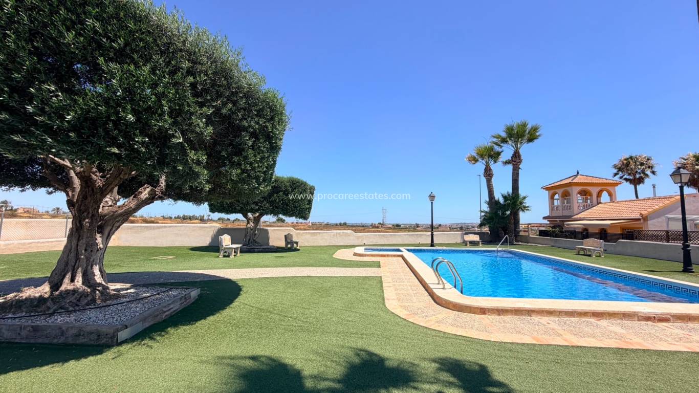 Resale - Villa - Los Montesinos - Urbanizacion montesol