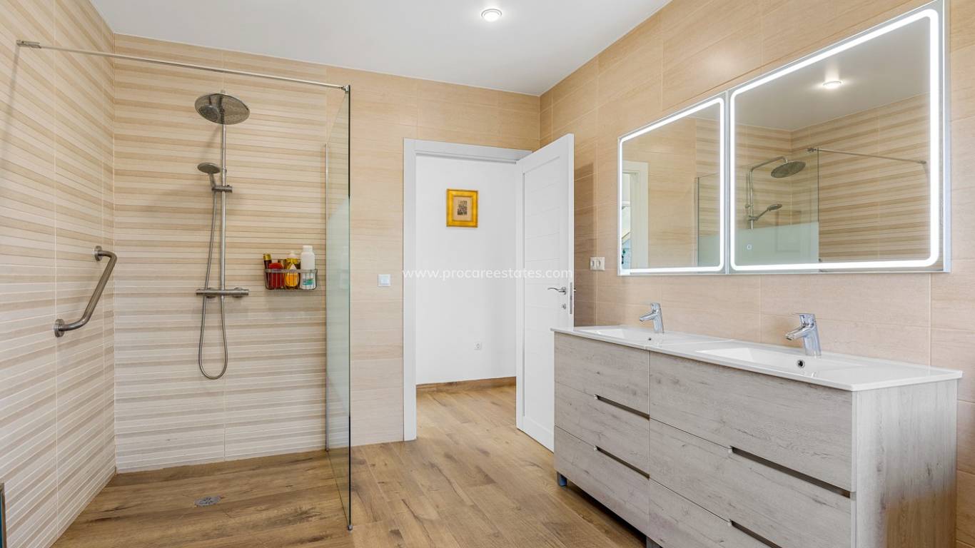 Resale - Villa - Los Montesinos