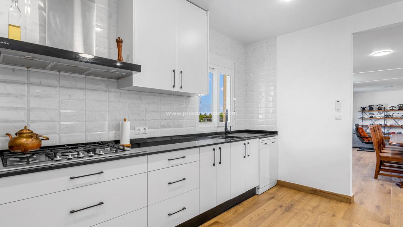 Resale - Villa - Los Montesinos