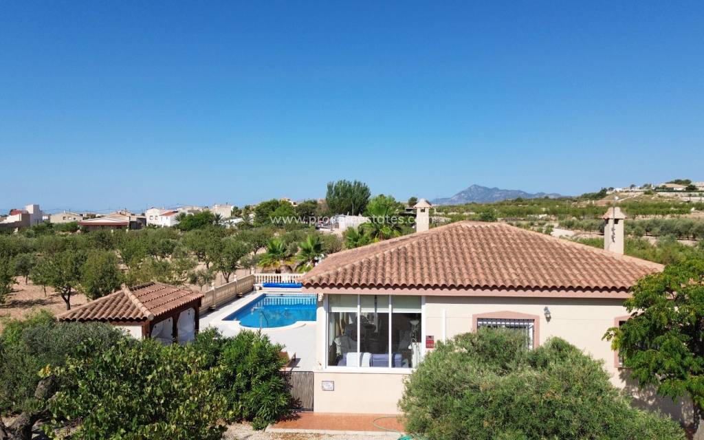 Resale - Villa - Macisvenda