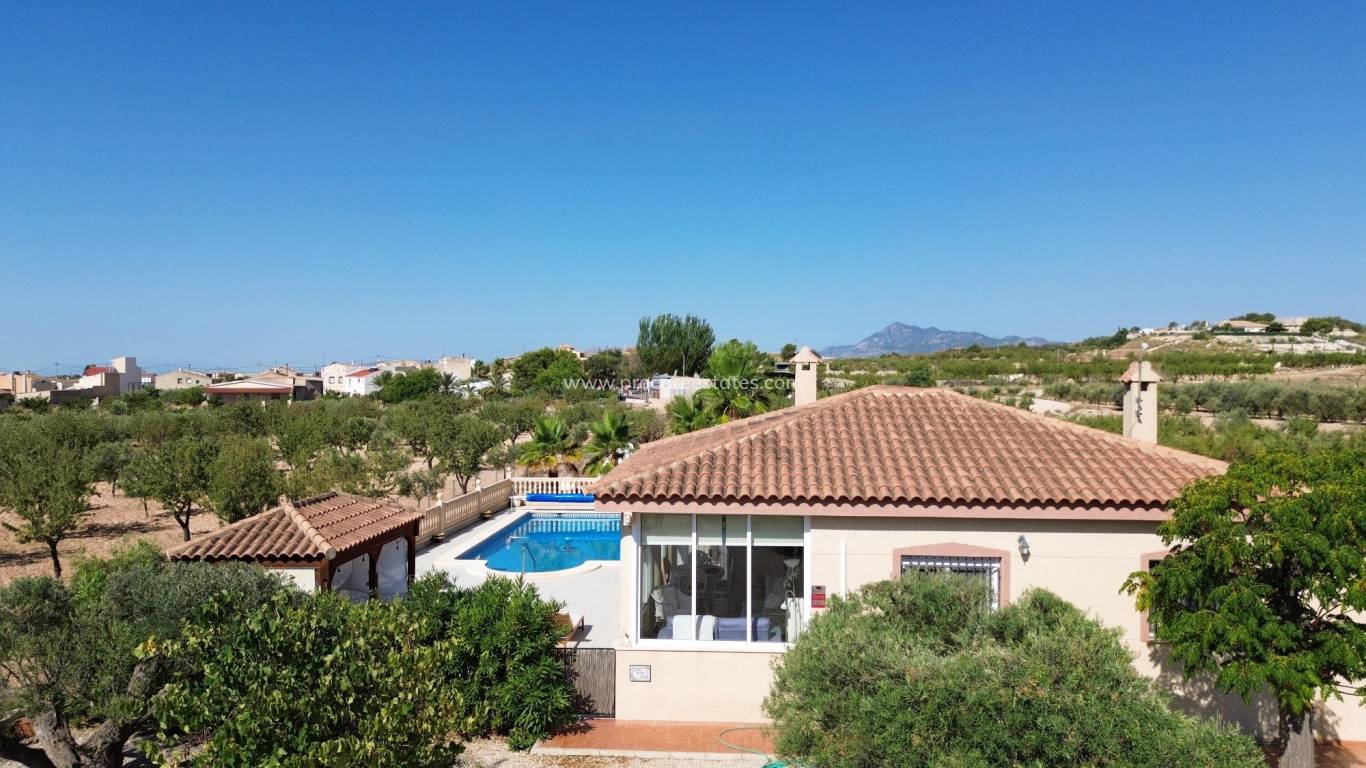 Resale - Villa - Macisvenda