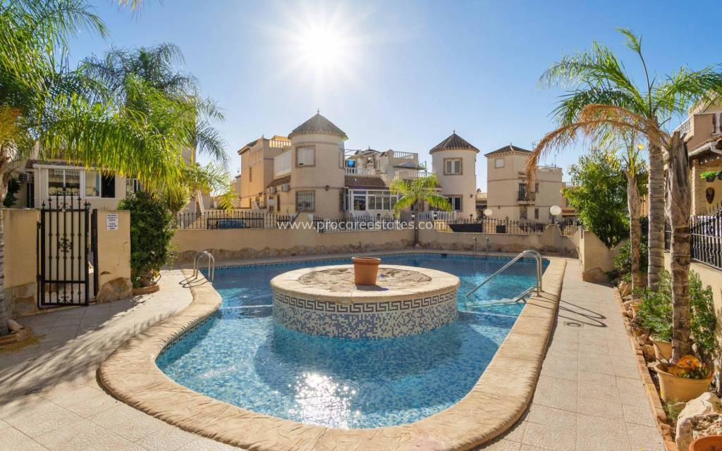 Resale - Villa - Orihuela Costa - Campoamor