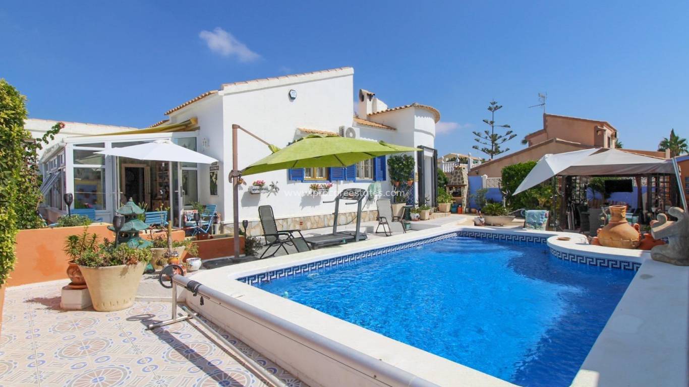 Resale - Villa - Orihuela Costa - Campoamor