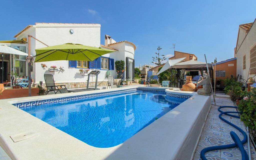 Resale - Villa - Orihuela Costa - Campoamor