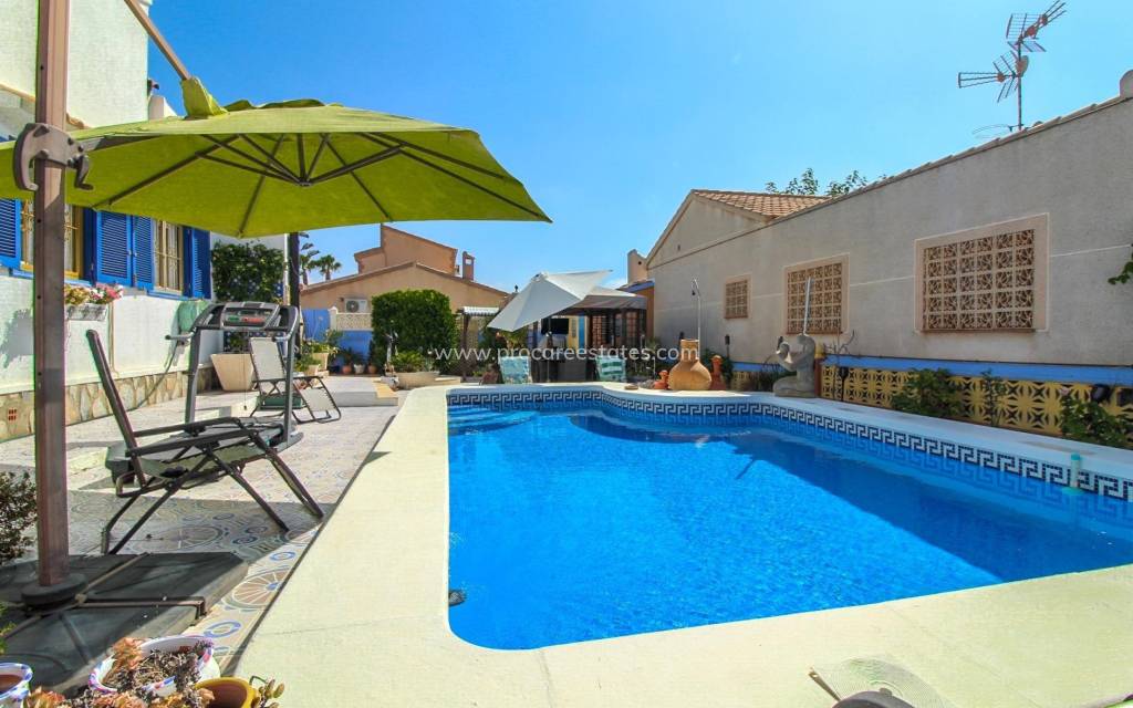 Resale - Villa - Orihuela Costa - Campoamor