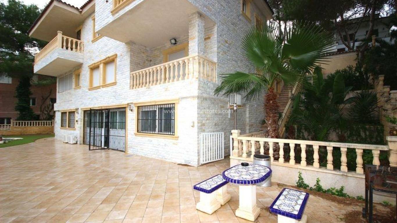 Resale - Villa - Orihuela Costa - Campoamor