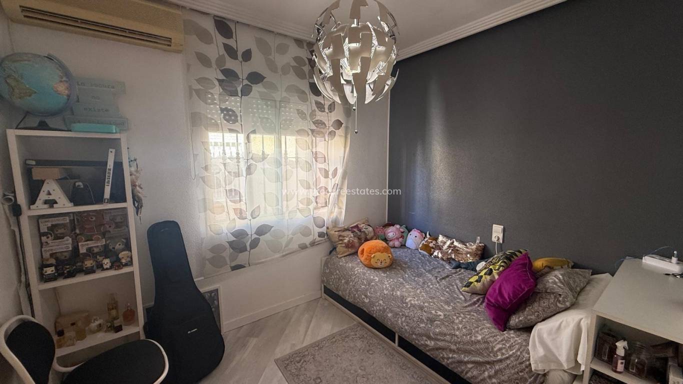 Resale - Villa - Orihuela Costa - Campoamor