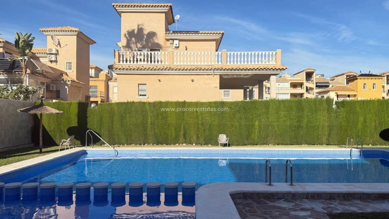 Resale - Villa - Orihuela Costa - Campoamor