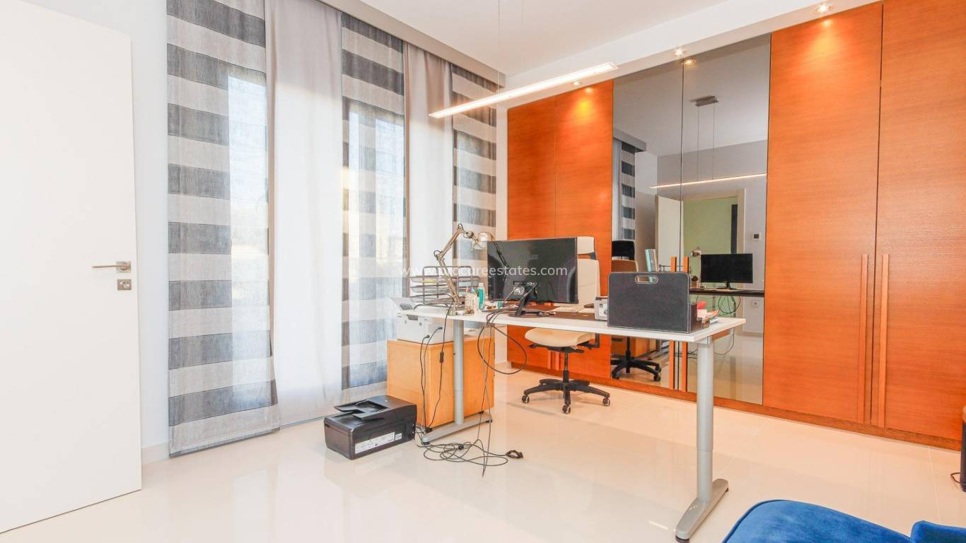 Resale - Villa - Orihuela Costa - Campoamor