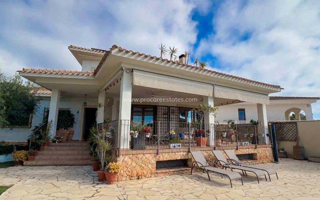 Resale - Villa - Orihuela Costa - Campoamor