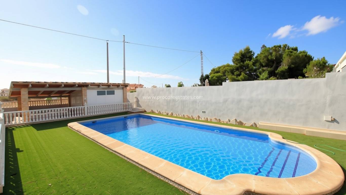 Resale - Villa - Orihuela Costa - Campoamor