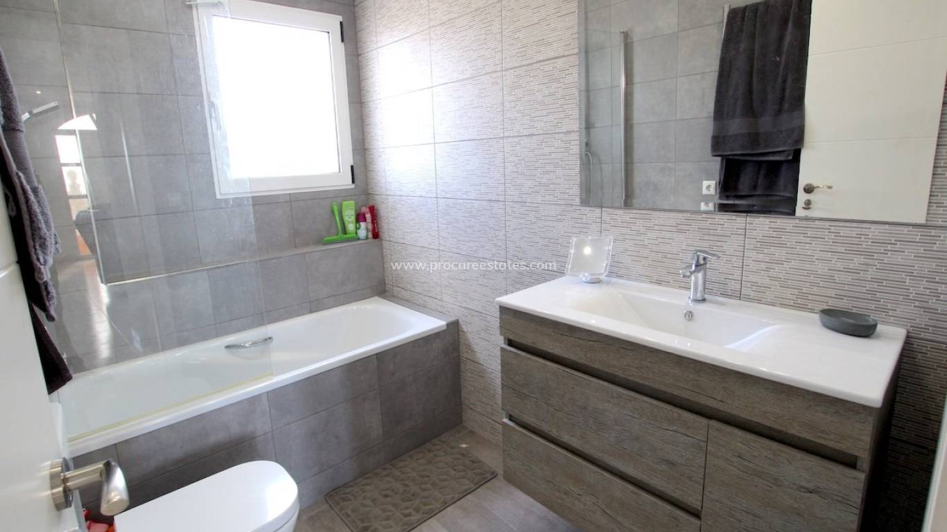 Resale - Villa - Orihuela Costa - Campoamor