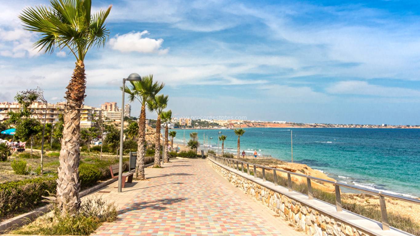 Resale - Villa - Orihuela Costa - Campoamor