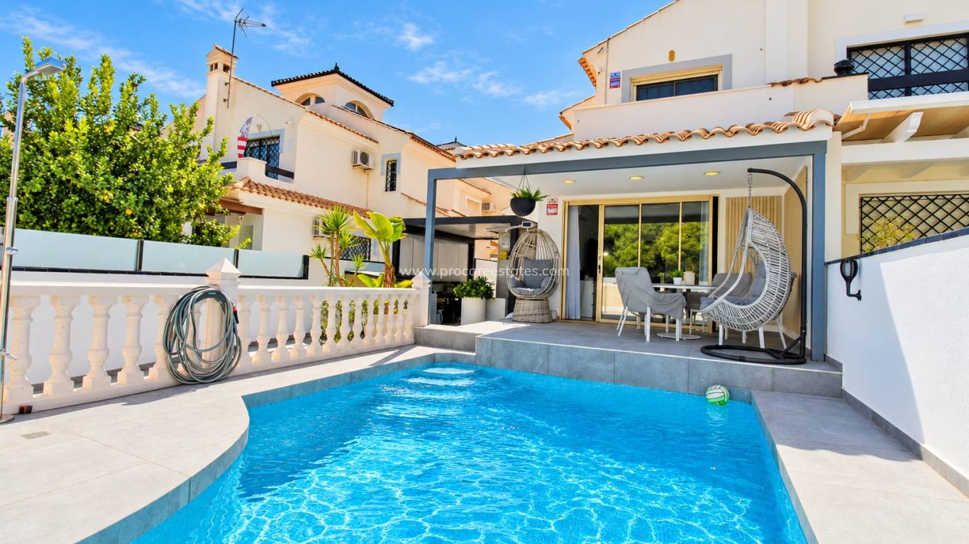 Resale - Villa - Orihuela Costa - Campoamor