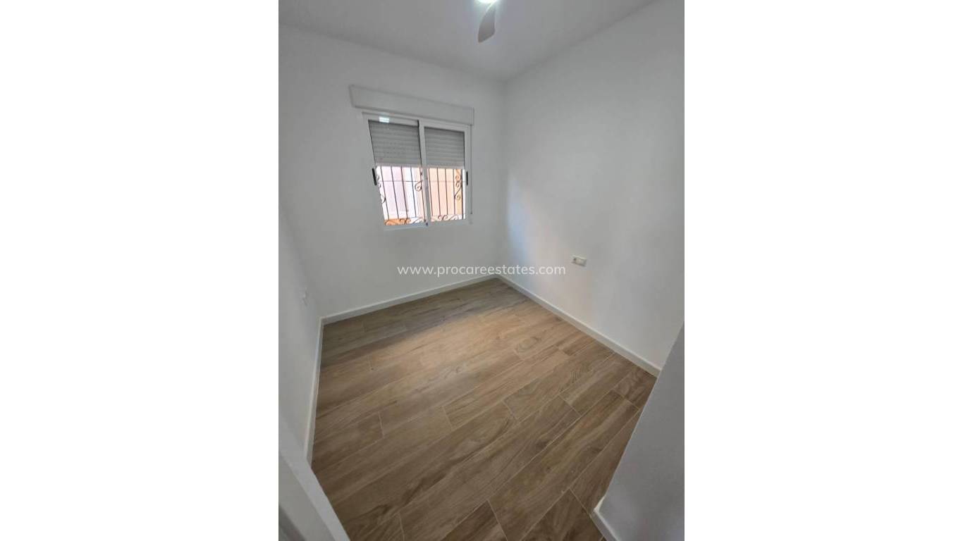 Resale - Villa - Orihuela Costa - Campoamor