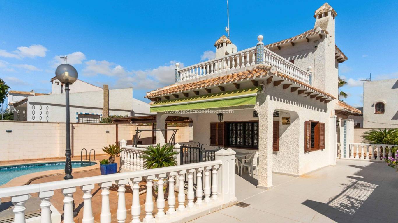 Resale - Villa - Orihuela Costa - La Zenia