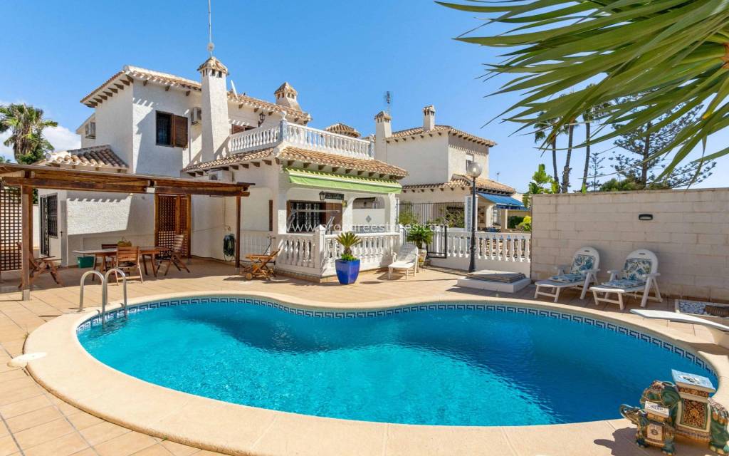 Resale - Villa - Orihuela Costa - La Zenia