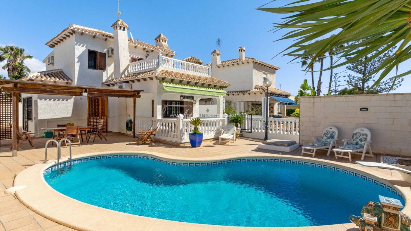 Resale - Villa - Orihuela Costa - La Zenia