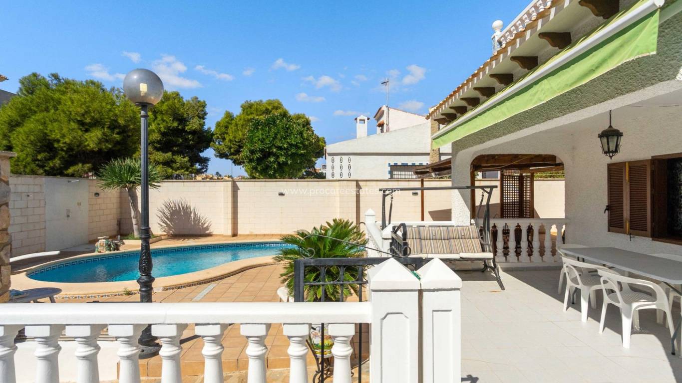 Resale - Villa - Orihuela Costa - La Zenia