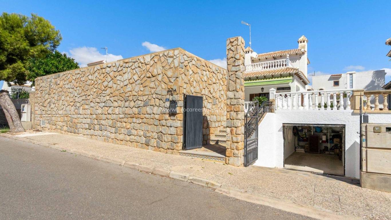 Resale - Villa - Orihuela Costa - La Zenia