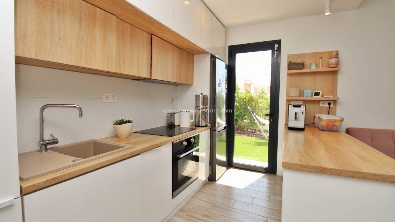 Resale - Villa - Orihuela Costa - La Zenia