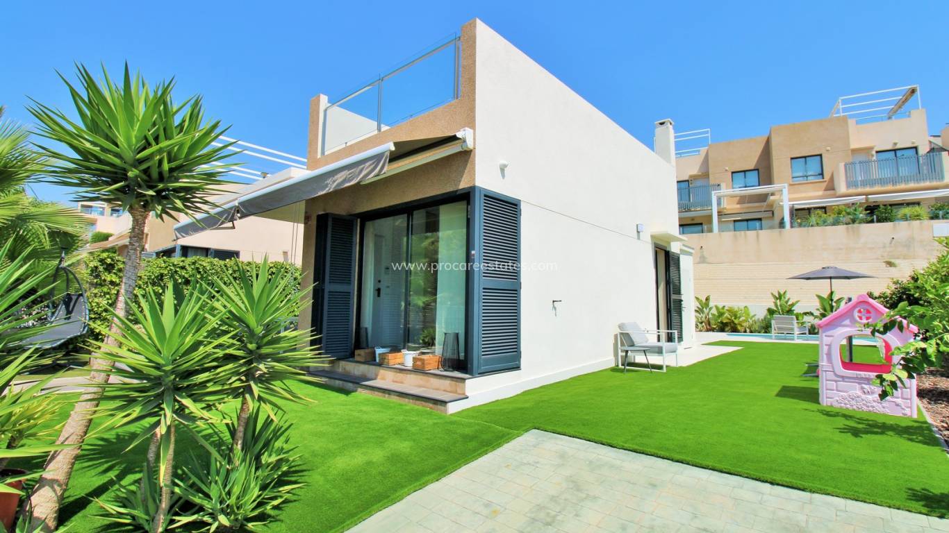 Resale - Villa - Orihuela Costa - La Zenia