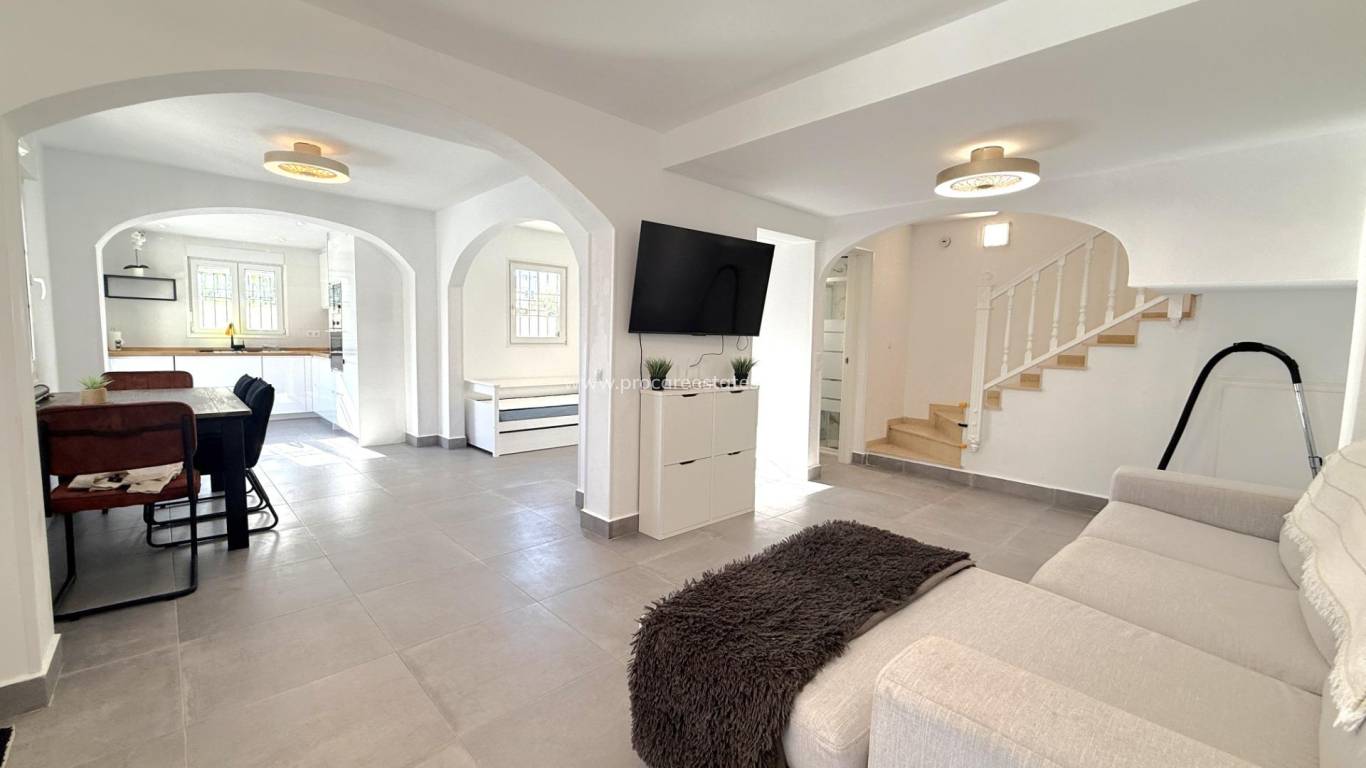 Resale - Villa - Orihuela Costa - La Zenia