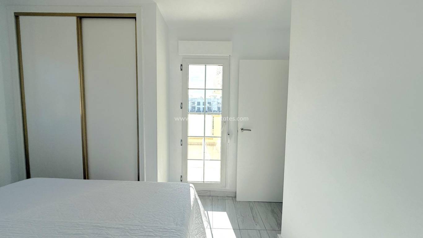 Resale - Villa - Orihuela Costa - La Zenia