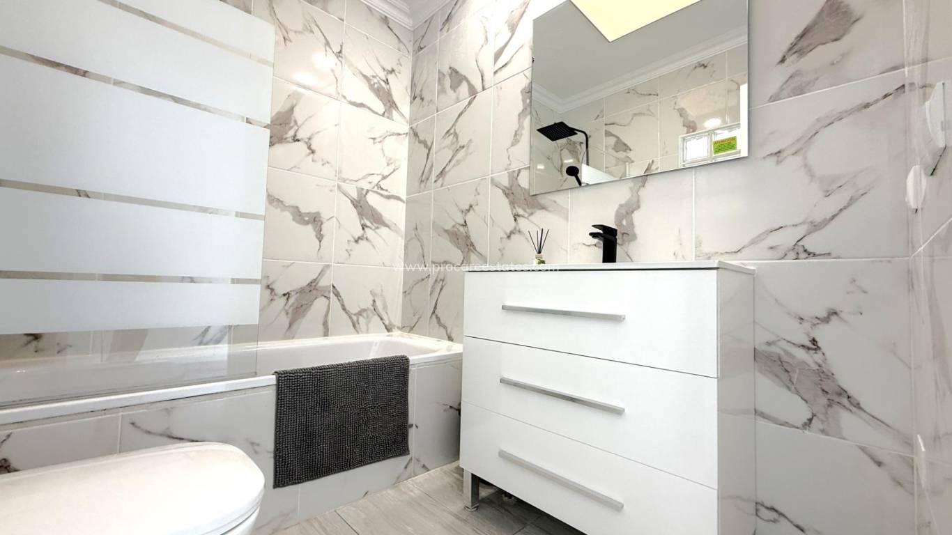 Resale - Villa - Orihuela Costa - La Zenia