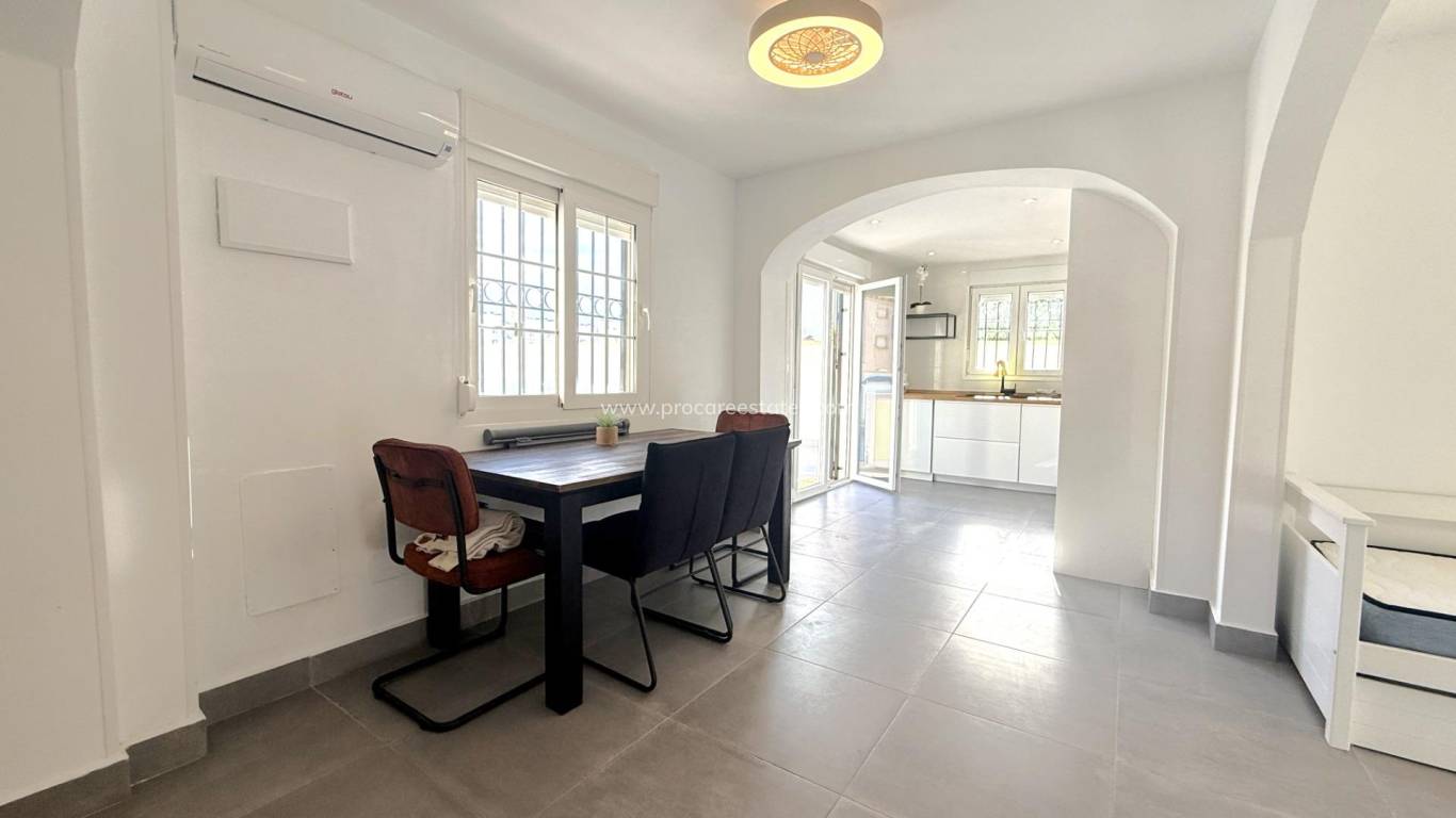 Resale - Villa - Orihuela Costa - La Zenia