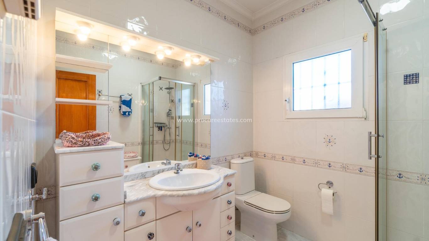 Resale - Villa - Orihuela Costa - La Zenia