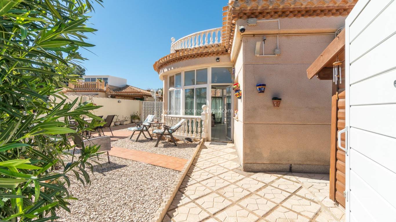 Resale - Villa - Orihuela Costa - La Zenia
