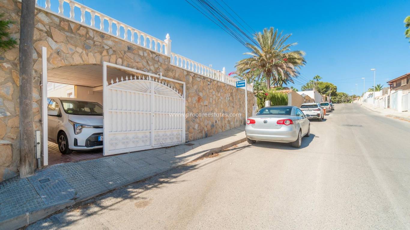 Resale - Villa - Orihuela Costa - Los Balcones