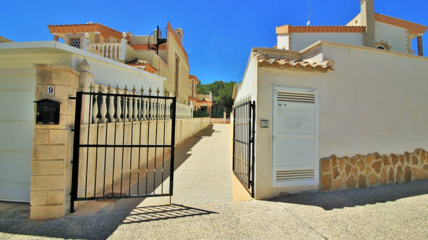 Resale - Villa - Orihuela Costa - LOS DOLSES