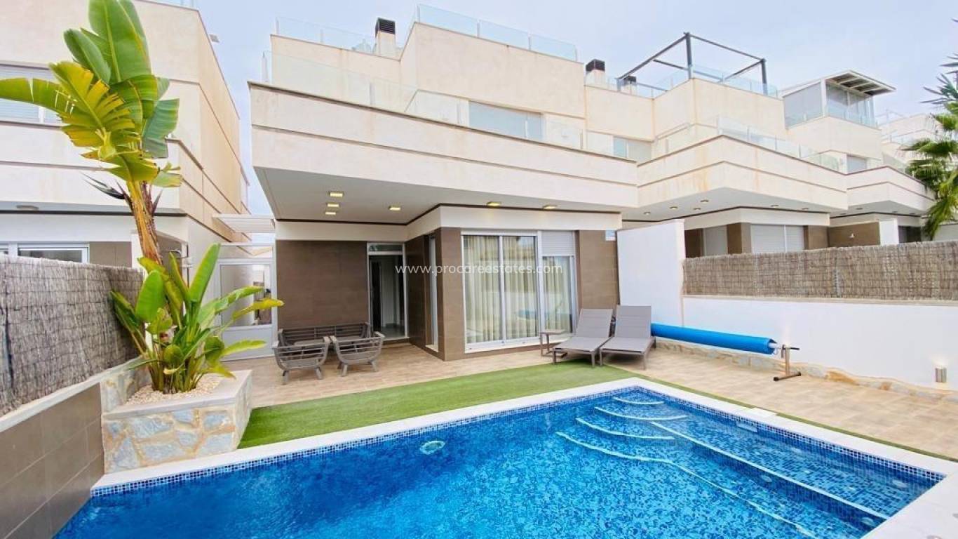 Resale - Villa - Orihuela Costa - Montezenia